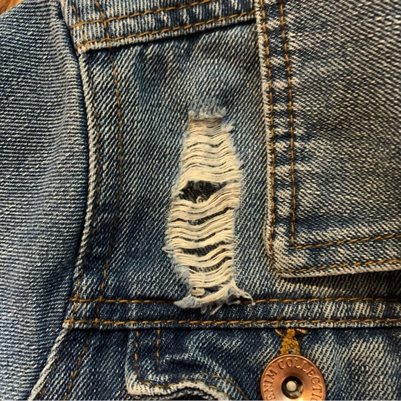 Girls | Distressed | medium wash | Jean Jacket | Sz 10 - Picture 6 of 13